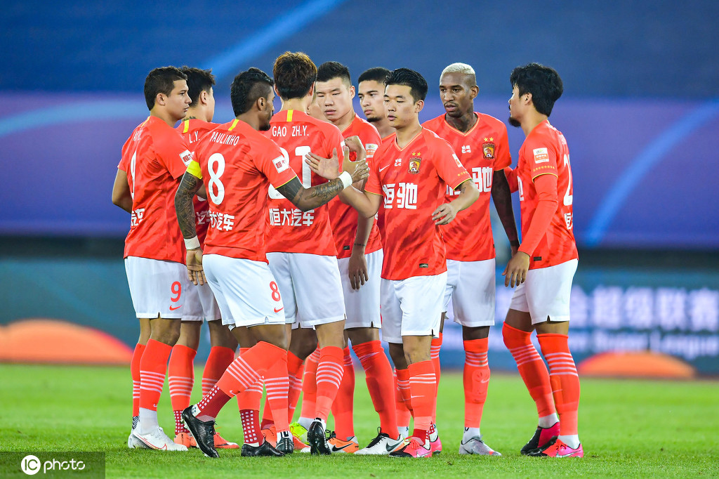 马拉松邀请赛上演强强对话，皖南霹雳队强势横扫庐州天虎队，多点开花奏效；保级形势悄然变化(警察相关马拉松赛事直播回顾)