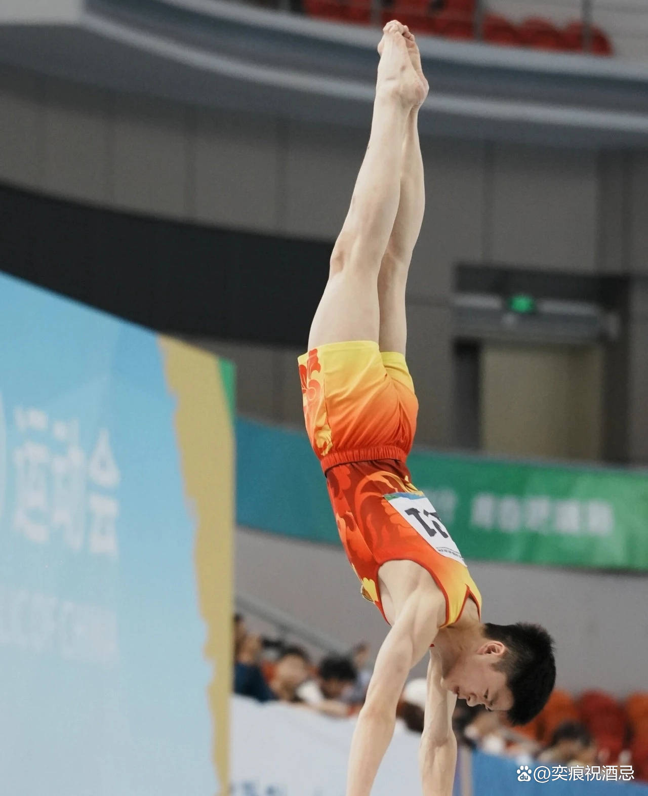 体操巡回赛焦点战：剑门雄狮队鏖战徽州雷豹队，新星闪耀。战术板得到兑现的简单介绍