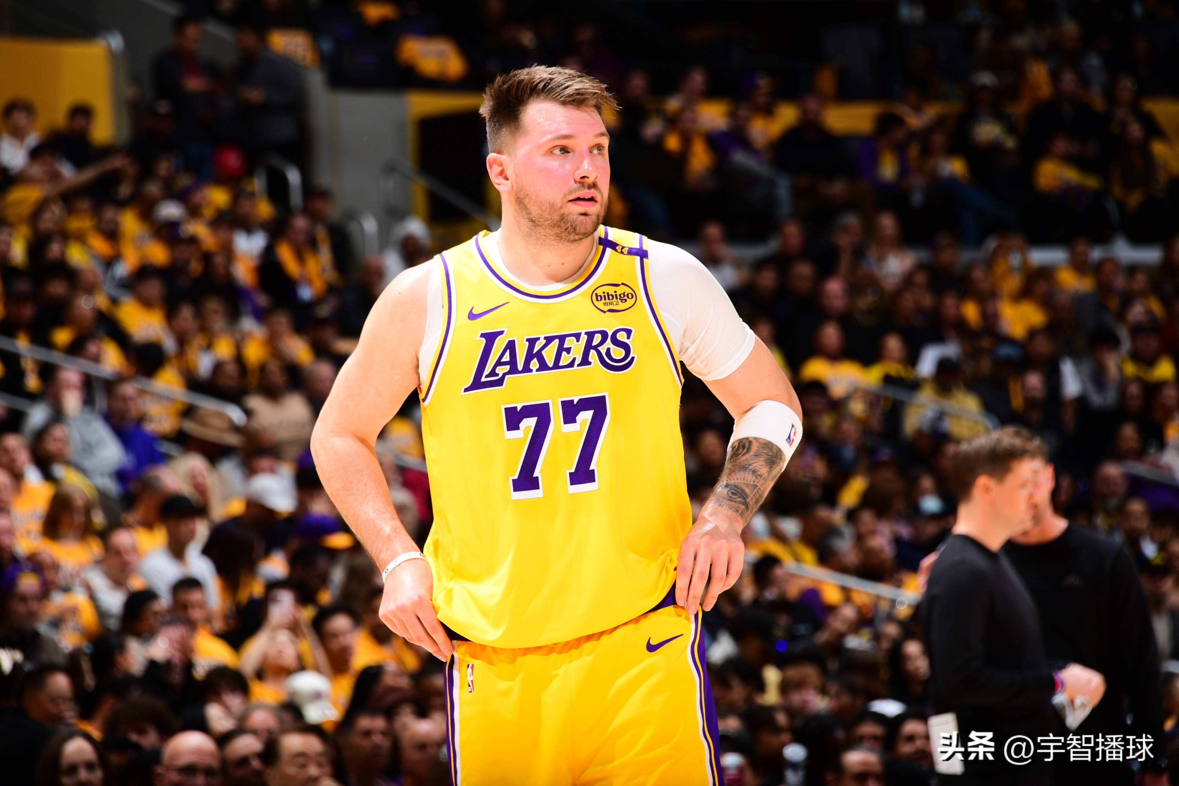 日本队带队取胜！，东契奇重要时刻战术调整比赛高潮迭起的简单介绍