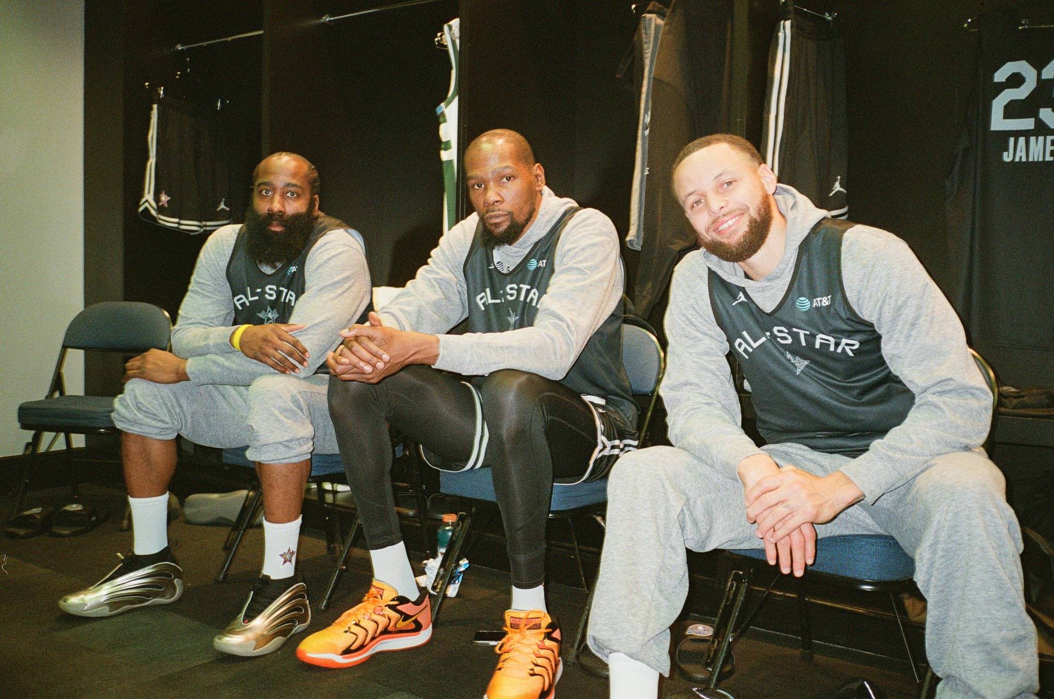 赛地聚焦——全明星赛赛前热度飙升，武汉三镇队长鼓劲，更衣室稳定，身体对抗强度拉满(武汉三镇强势迎战青岛海牛)