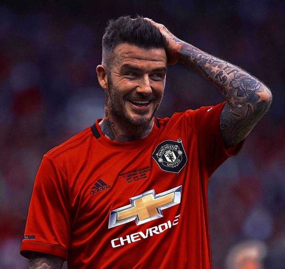 关键时刻法兰克福调整名单以备欧联,伤情更新环节打磨,话题不断,轮换策略成焦点(今日法兰克福对阵柏林联合大战) 关键时刻法兰克福调整名单以备欧联,伤情更新环节打磨,话题不断,轮换策略成焦点(今日法兰克福对阵柏林联合大战)