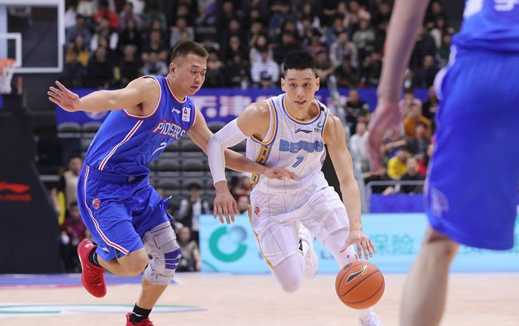 反败为胜引发热议！，浓眉哥在FPX比赛中出色防守赢得满堂喝彩(浓眉哥比赛视频)