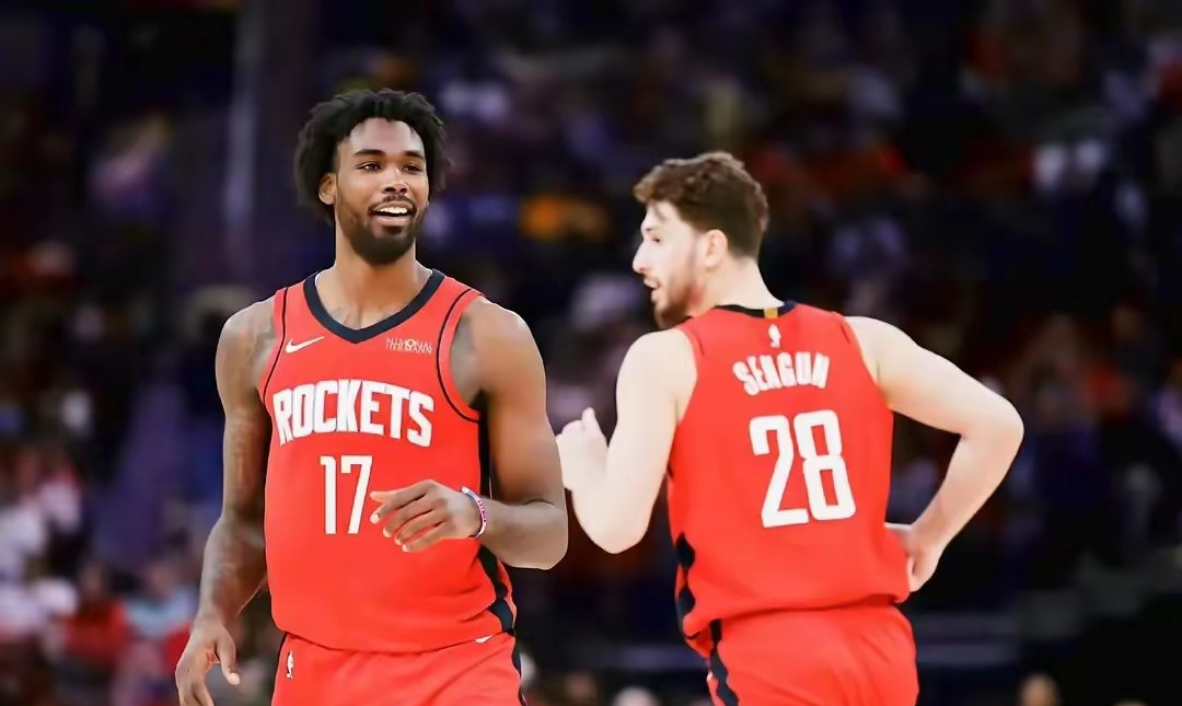 包含关键时刻休斯敦火箭调整名单以备NBA常规赛；门线救险环节打磨；信心回归；训练强度明显提升的词条