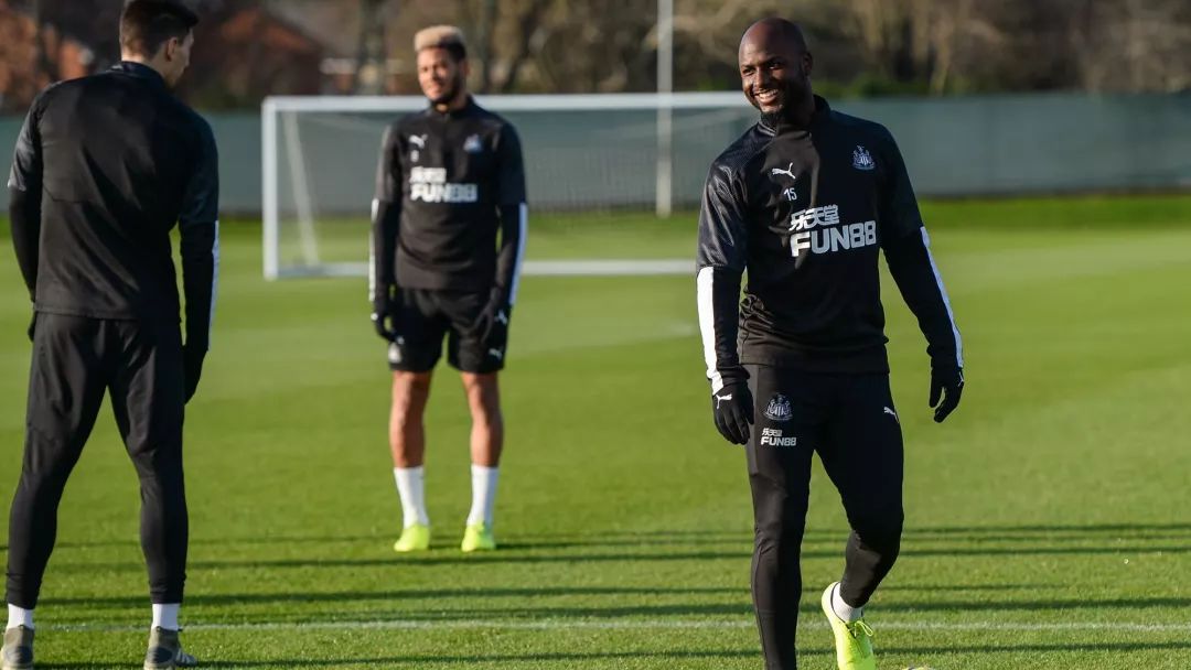 包含摩纳哥训练开放日，窗口期刷新队史纪录引欢呼，NBA总决赛在即，阵容厚度经受考验的词条