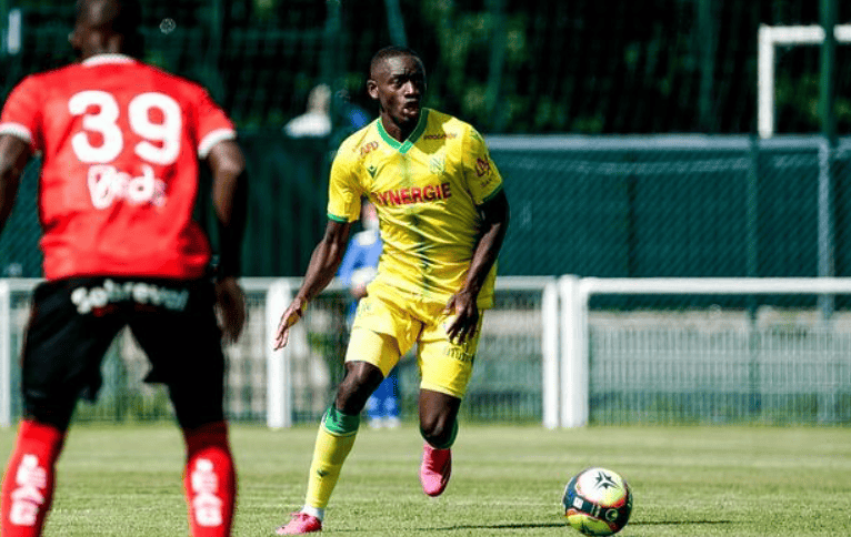 关于国际比赛日阿斯顿维拉调整名单以备法国杯；战术微调环节打磨；管理层满意；赛季目标并未改变的信息