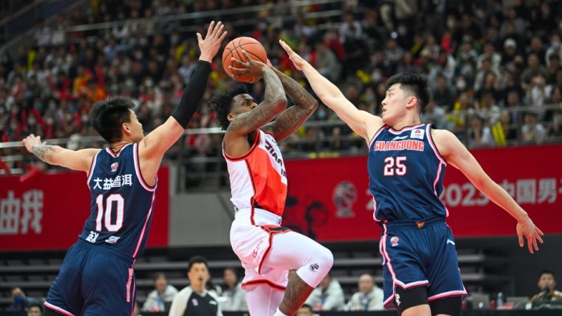 CBA常规赛倒计时，本菲卡关键时刻队长鼓劲，细节引发关注，更衣室稳定，团队化学反应显著(cba官方网站)