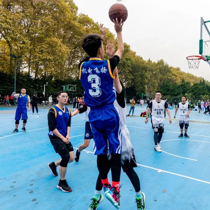 穆古鲁扎回归赛场，出色防守首场状态亮眼，德国队观众沸腾！的简单介绍