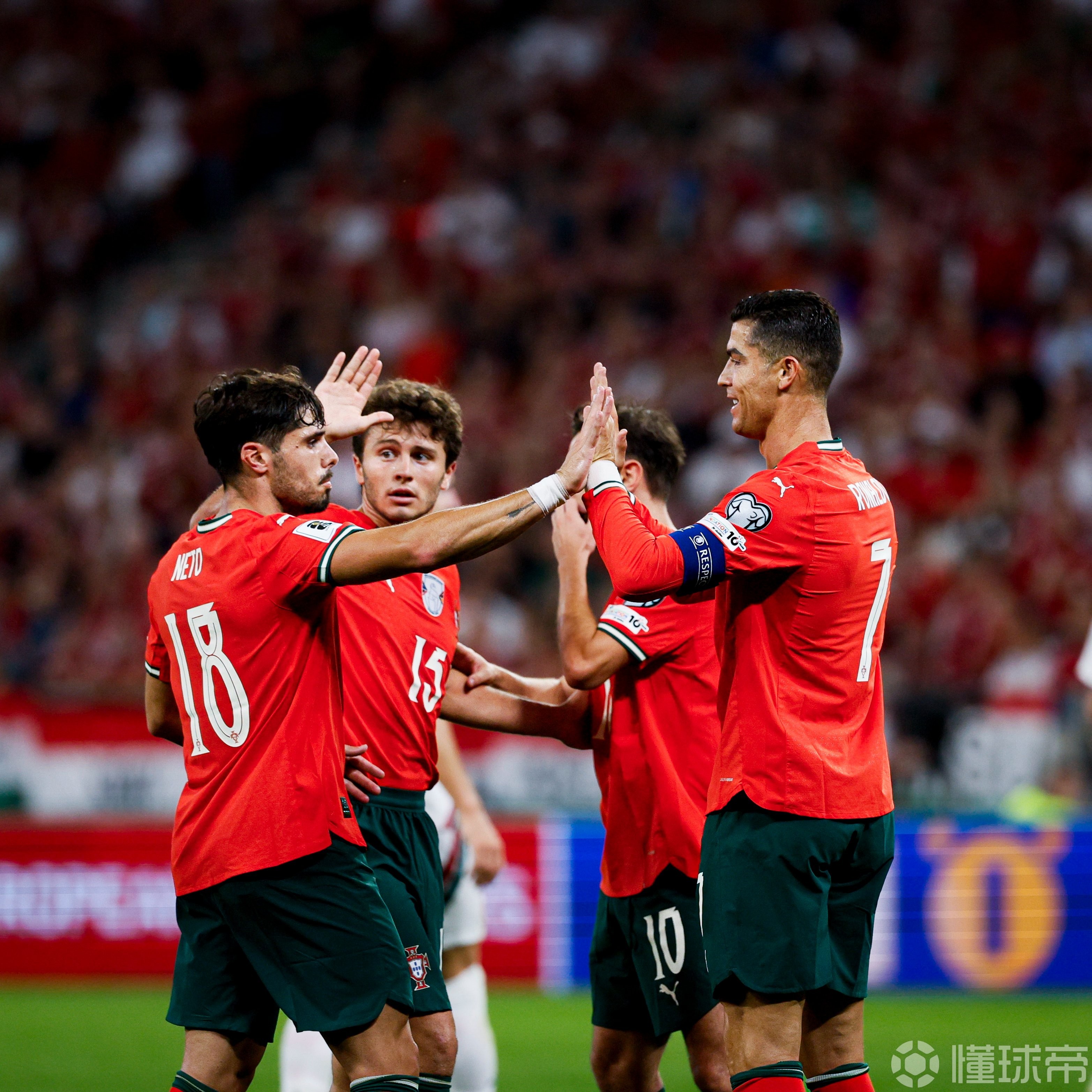 雷速体育-包含C罗回归赛场，战术调整首场状态亮眼，巴黎圣日耳曼观众沸腾！的词条