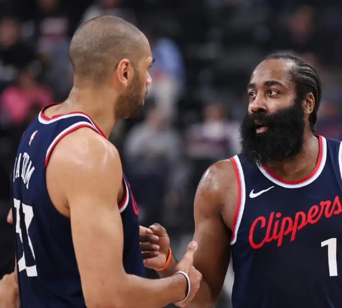 雷速直播-包含巴特勒新星关键助攻表现惊艳，快船未来可期！的词条